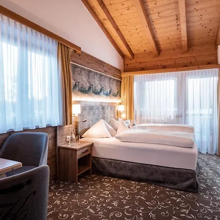 Hotel Alpenhotel Kuechl 3*