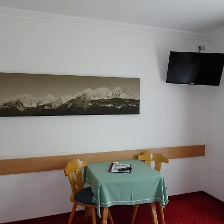 Alpenhotel Kuechl מלון