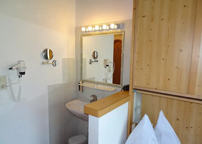 فندق Alpenhotel Kuechl 3*