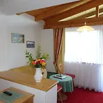 Alpenhotel Kuechl 호텔